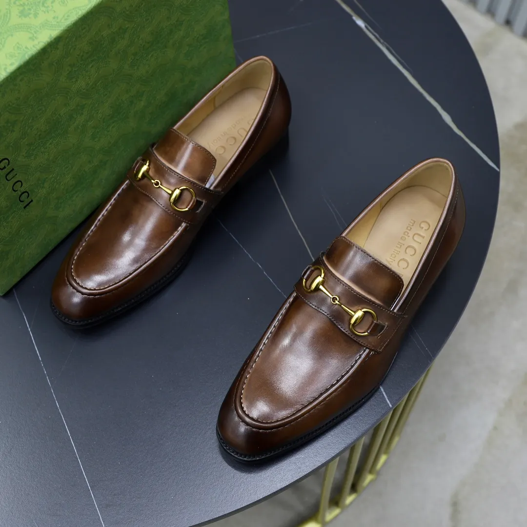 Men's shoes: 250🙅‍♂️🙅‍♂️🙅‍♂️Niuli Brand: GUCCI Size: 38-44 (45 can be customized) Level: Counter classic Material: Original soft cowhide upper Comfortable cowhide lining Original lightweight outsole Style category: Business casual footwear Driving leather shoes Color: Actual picture color